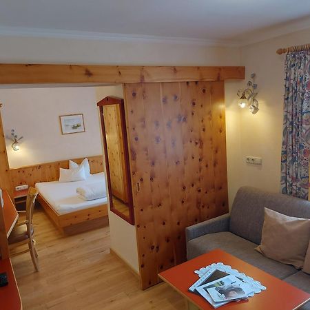 לאנדק Hotel Enzian מראה חיצוני תמונה