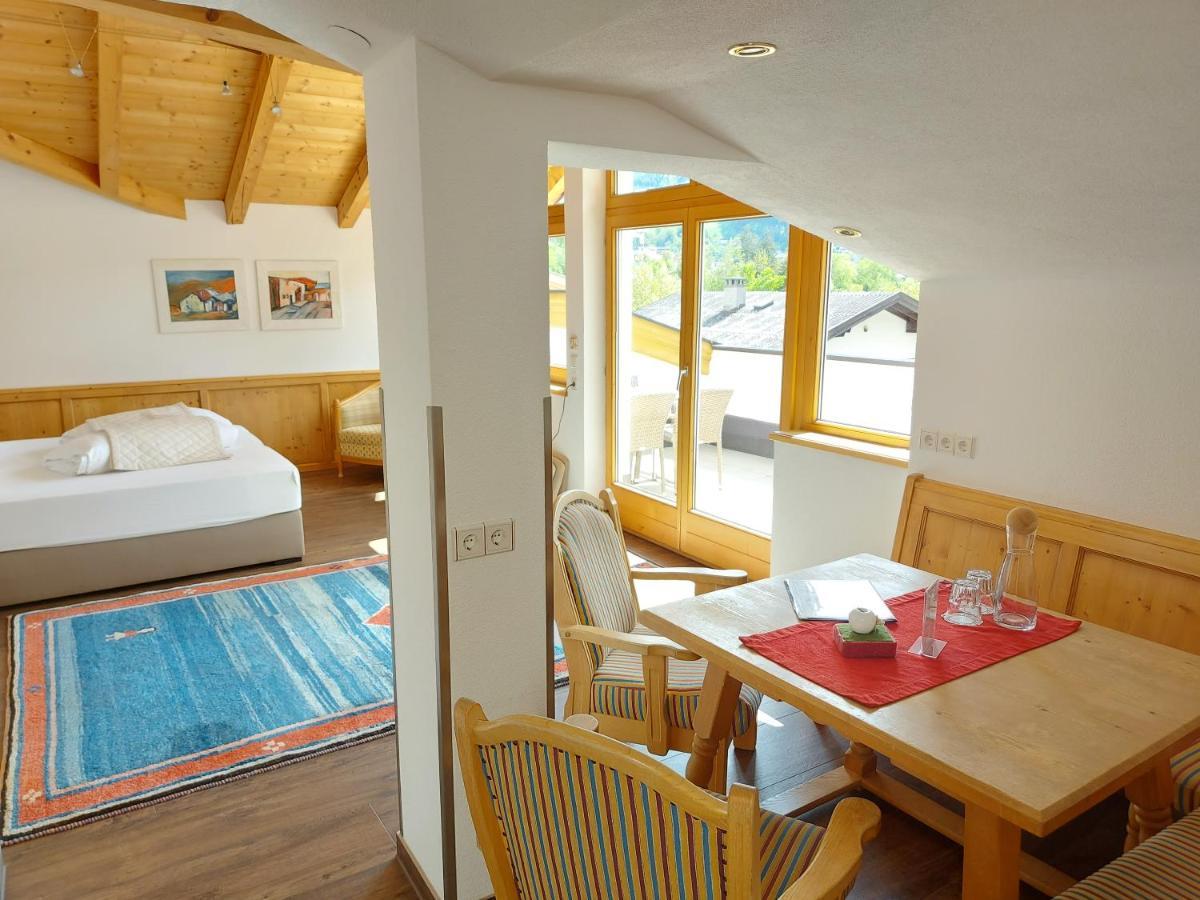 לאנדק Hotel Enzian מראה חיצוני תמונה