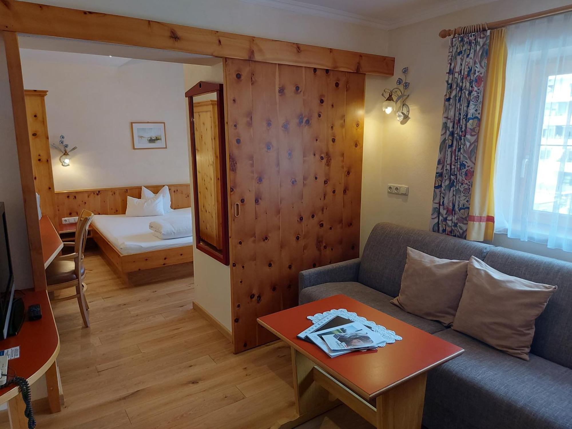 לאנדק Hotel Enzian מראה חיצוני תמונה