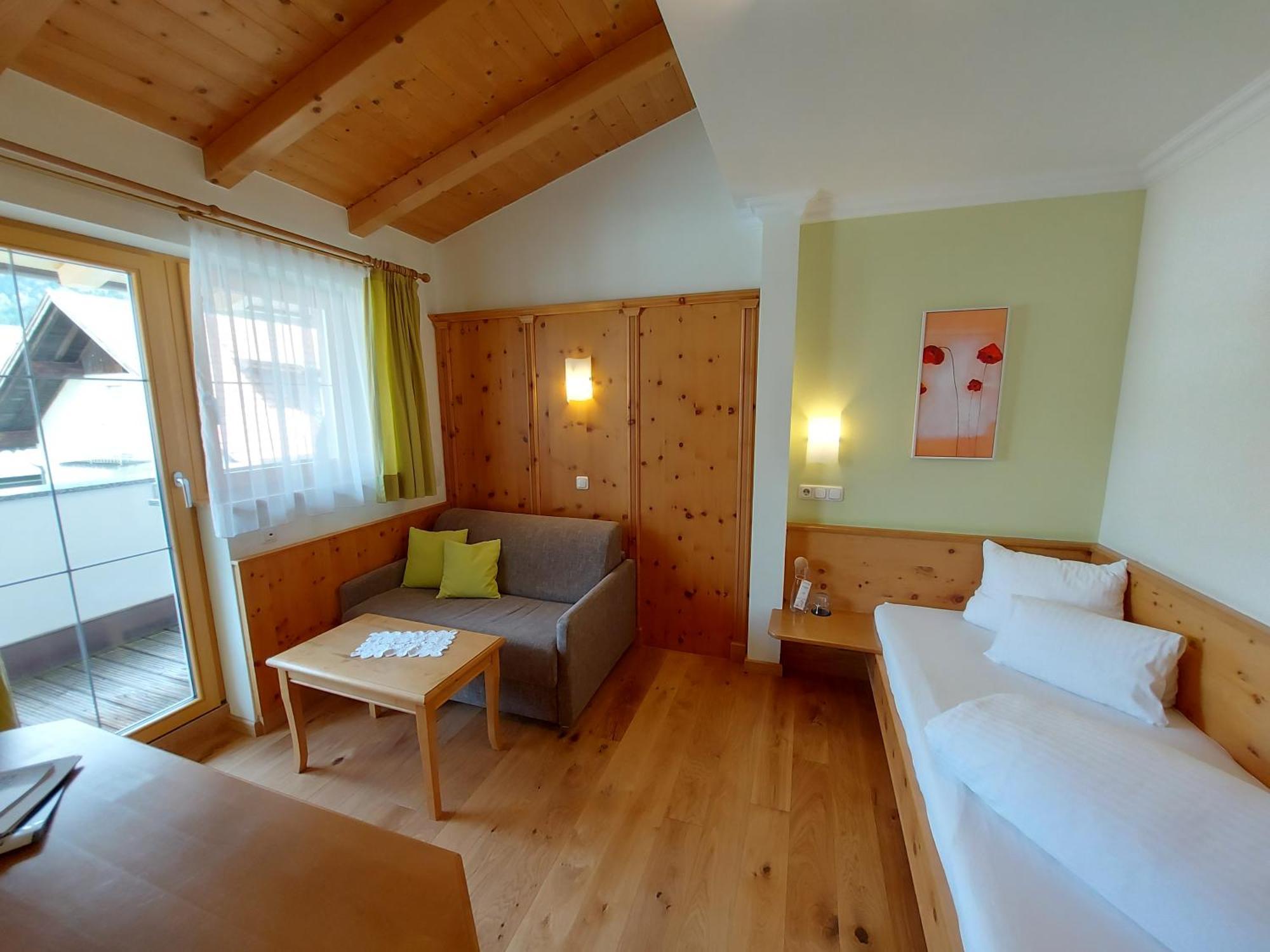 לאנדק Hotel Enzian מראה חיצוני תמונה